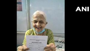 The woman proudly displayed her discharge certificate to the media before walking out of the hospital after a 10-day stay.(ANI) The woman proudly displayed her discharge certificate to the media before walking out of the hospital after a 10-day stay.(ANI)
