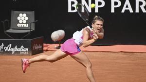 Romania's Simona Halep returns the ball to Spain's Garbine Muguruza during their semifinal at the Italian Open tennis tournament, in Rome, Sunday, Sept. 20, 2020. (Alfredo Falcone/LaPresse via AP)(AP) Romania's Simona Halep returns the ball to Spain's Garbine Muguruza during their semifinal at the Italian Open tennis tournament, in Rome, Sunday, Sept. 20, 2020. (Alfredo Falcone/LaPresse via AP)(AP)