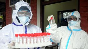 Vaccines alone are the safest way to achieve herd immunity. Until then, wear masks, ensure social distancing(Bharat Bhushan/Hindustan Times) Vaccines alone are the safest way to achieve herd immunity. Until then, wear masks, ensure social distancing(Bharat Bhushan/Hindustan Times)