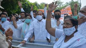 Congress leaders protesting against the farm bills outside the DC’s office in Panchkula.(Sant Arora/HT) Congress leaders protesting against the farm bills outside the DC’s office in Panchkula.(Sant Arora/HT)