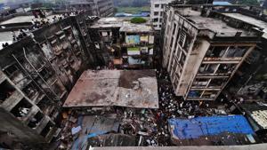 NDRF teams conducting rescue operations at the collapse site after three-storey Jilani building collapsed at Patel compound , Bhiwandi.(Praful Gangurde/HT Photo) NDRF teams conducting rescue operations at the collapse site after three-storey Jilani building collapsed at Patel compound , Bhiwandi.(Praful Gangurde/HT Photo)