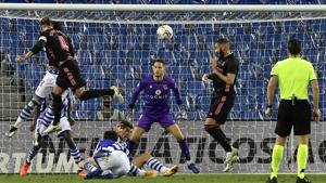 Real Madrid's Sergio Ramos jumps for the ball as he tries to beat Real Sociedad's goalkeeper Alex Remiro during the Spanish La Liga soccer match between Real Sociedad and Real Madrid at the Anoeta stadium in San Sebastián, Spain, Sunday, Sept. 20, 2020. (AP Photo/Alvaro Barrientos)(AP) Real Madrid's Sergio Ramos jumps for the ball as he tries to beat Real Sociedad's goalkeeper Alex Remiro during the Spanish La Liga soccer match between Real Sociedad and Real Madrid at the Anoeta stadium in San Sebastián, Spain, Sunday, Sept. 20, 2020. (AP Photo/Alvaro Barrientos)(AP)