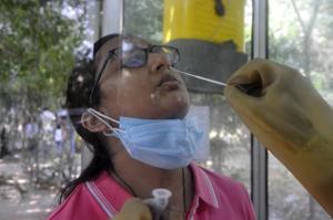 A health worker collects a swab sample from a woman for coronavirus tests in Noida. There are 975,861 active cases of the coronavirus disease and 4,497,867 patients have recovered so far, according to the health ministry’s dashboard.(Sunil Ghosh/HT Photo) A health worker collects a swab sample from a woman for coronavirus tests in Noida. There are 975,861 active cases of the coronavirus disease and 4,497,867 patients have recovered so far, according to the health ministry’s dashboard.(Sunil Ghosh/HT Photo)