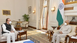 Azad met the President and handed over a memorandum, urging him to not give his assent to the farm bills cleared by Lok Sabha and Rajya Sabha.(Photo: ANI) Azad met the President and handed over a memorandum, urging him to not give his assent to the farm bills cleared by Lok Sabha and Rajya Sabha.(Photo: ANI)