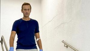 Russian opposition leader Alexei Navalny walks down stairs in a hospital in Berlin, Germany.(AP) Russian opposition leader Alexei Navalny walks down stairs in a hospital in Berlin, Germany.(AP)
