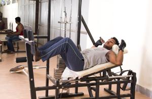 Working out at a gym in Mumbai.(Shutterstock) Working out at a gym in Mumbai.(Shutterstock)