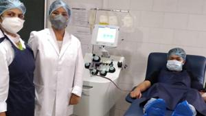 A patient donating plasma at Susheela Tiwari Hospital in Nainital district. (HT Photo) A patient donating plasma at Susheela Tiwari Hospital in Nainital district. (HT Photo)