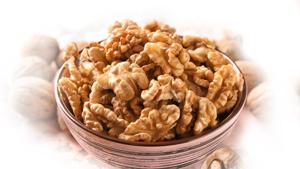 One ounce of walnuts provides 4 gm protein, 2 gm fibre, lots of manganese, magnesium, phosphorus and zinc, selenium, some vitamin B, loads of E and the fat it has - MUFA and omega 3’s is all good fat. One ounce of walnuts provides 4 gm protein, 2 gm fibre, lots of manganese, magnesium, phosphorus and zinc, selenium, some vitamin B, loads of E and the fat it has - MUFA and omega 3’s is all good fat.