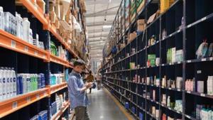 Almost every food delivery and e-commerce firm pivoted to selling groceries because of the restrictions on the delivery of non-essentials during lockdown.(Bloomberg) Almost every food delivery and e-commerce firm pivoted to selling groceries because of the restrictions on the delivery of non-essentials during lockdown.(Bloomberg)