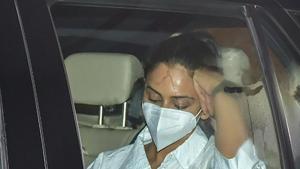 Actor Rakul Preet Singh arrives in Mumbai after she was summoned by NCB in a drugs probe, on Thursday.(PTI) Actor Rakul Preet Singh arrives in Mumbai after she was summoned by NCB in a drugs probe, on Thursday.(PTI)
