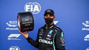 Formula One F1 - Russian Grand Prix - Sochi Autodrom, Sochi, Russia - September 26, 2020 Mercedes' Lewis Hamilton celebrates with the Pirelli Pole Position Award after qualifying in pole position.(REUTERS) Formula One F1 - Russian Grand Prix - Sochi Autodrom, Sochi, Russia - September 26, 2020 Mercedes' Lewis Hamilton celebrates with the Pirelli Pole Position Award after qualifying in pole position.(REUTERS)