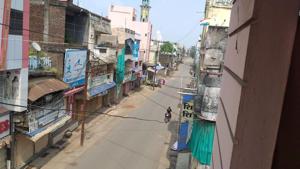 Narasinghpur in Mahakoshal region happens to be the first town in Madhya Pradesh where different traders associations and public representatives came together to impose self-lockdown restrictions in the Unlock period.(HT PHOTO.) Narasinghpur in Mahakoshal region happens to be the first town in Madhya Pradesh where different traders associations and public representatives came together to impose self-lockdown restrictions in the Unlock period.(HT PHOTO.)