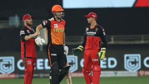 An injured Mitchell Marsh limps off the field against RCB.(IPL/Twitter) An injured Mitchell Marsh limps off the field against RCB.(IPL/Twitter)
