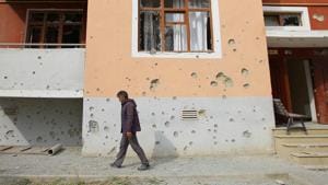 A man walks next to an apartment building that was allegedly damaged by recent shelling during the fighting over the breakaway region of Nagorno-Karabakh, in the Tartar border district of Azerbaijan September 29, 2020.(Reuters File Photo) A man walks next to an apartment building that was allegedly damaged by recent shelling during the fighting over the breakaway region of Nagorno-Karabakh, in the Tartar border district of Azerbaijan September 29, 2020.(Reuters File Photo)