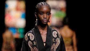 A model presents a creation by designer Maria Grazia Chiuri as part of her Spring/Summer 2021 ready-to-wear collection show for fashion house Dior during Paris Fashion Week in Paris, France, September 29, 2020. (REUTERS) A model presents a creation by designer Maria Grazia Chiuri as part of her Spring/Summer 2021 ready-to-wear collection show for fashion house Dior during Paris Fashion Week in Paris, France, September 29, 2020. (REUTERS)