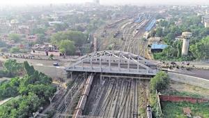 The width of the railway overbridge has been increased from 7.5 metres to 10.5 metres to allow more lanes.(Gurpreet Singh/HT) The width of the railway overbridge has been increased from 7.5 metres to 10.5 metres to allow more lanes.(Gurpreet Singh/HT)