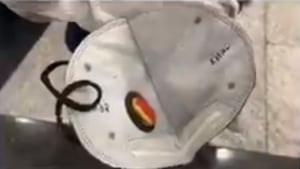 The gold was hidden behind the exhalation valve of a N-95 mask that the passenger was wearing.(https://twitter.com/ccphqrskochi/status/1310942274239553544?s=08) The gold was hidden behind the exhalation valve of a N-95 mask that the passenger was wearing.(https://twitter.com/ccphqrskochi/status/1310942274239553544?s=08)