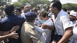 The Gandhis and other Congress leaders were first stopped at Greater Noida on the Yamuna Expressway and later detained when they started walking towards Hathras. (HT Photo) The Gandhis and other Congress leaders were first stopped at Greater Noida on the Yamuna Expressway and later detained when they started walking towards Hathras. (HT Photo)
