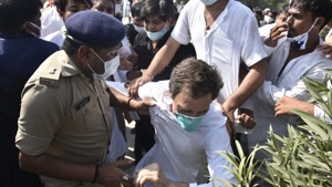 Nationalist Congress Party (NCP) leader Sharad Pawar slammed the “reckless” behaviour of the police and called the incident “extremely condemnable”.(Hindustan) Nationalist Congress Party (NCP) leader Sharad Pawar slammed the “reckless” behaviour of the police and called the incident “extremely condemnable”.(Hindustan)