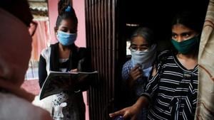 Community health volunteers check the pulse of a resident during a check-up campaign for the coronavirus disease (COVID-19) in Mumbai.(REUTERS) Community health volunteers check the pulse of a resident during a check-up campaign for the coronavirus disease (COVID-19) in Mumbai.(REUTERS)