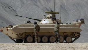 Soldiers of the Indian Army operating T-90 Bhishma tank near the Line of Actual Control in the Chumar-Demchok area of Eastern Ladakh on Sunday.(ANI) Soldiers of the Indian Army operating T-90 Bhishma tank near the Line of Actual Control in the Chumar-Demchok area of Eastern Ladakh on Sunday.(ANI)