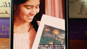 Sonam Pandey, a 22-year-old Master’s student in Hindi Literature, just finished immortalising a man she knew—in a painting.(Mayank Austen Soofi) Sonam Pandey, a 22-year-old Master’s student in Hindi Literature, just finished immortalising a man she knew—in a painting.(Mayank Austen Soofi)