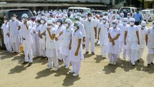 Doctors and health workers pay tribute to a staff nurse from Netaji Subhash Chandra Bose Medical College who died of Covid-19, in Jabalpur, Madhya Pradesh, on October 1.(PTI) Doctors and health workers pay tribute to a staff nurse from Netaji Subhash Chandra Bose Medical College who died of Covid-19, in Jabalpur, Madhya Pradesh, on October 1.(PTI)