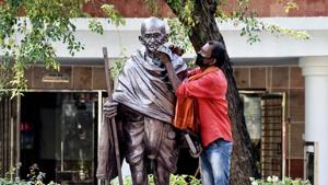 A worker cleans the statue of Mahatma Gandhi on the eve of Gandhi Jayanti at Rajghat in New Delhi on Thursday.(ANI Photo) A worker cleans the statue of Mahatma Gandhi on the eve of Gandhi Jayanti at Rajghat in New Delhi on Thursday.(ANI Photo)