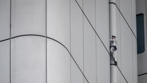 French urban climber Alain Robert, well known as "Spiderman", climbs up the Deutsche Bahn high-rise.(AP) French urban climber Alain Robert, well known as "Spiderman", climbs up the Deutsche Bahn high-rise.(AP)