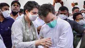Congress leader Rahul Gandhi and AICC General Secretary Priyanka Gandhi along with party workers on their way to Hathras, to meet the family members of the alleged gang-rape victim, at Yamuna Expressway in Greater Noida on Thursday.(PTI) Congress leader Rahul Gandhi and AICC General Secretary Priyanka Gandhi along with party workers on their way to Hathras, to meet the family members of the alleged gang-rape victim, at Yamuna Expressway in Greater Noida on Thursday.(PTI)