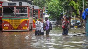 People wade through a waterlogged street after heavy monsoon rain, in Mumbai on September 23.(PTI) People wade through a waterlogged street after heavy monsoon rain, in Mumbai on September 23.(PTI)