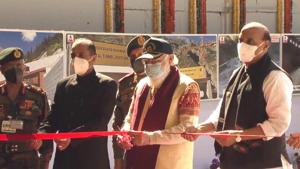 Prime Minister Narendra Modi inaugurating the Atal Tunnel as defence minister Rajnath Singh, Himachal Pradesh chief minister Jai Ram Thakur, chief of defence staff General Bipin Rawat and army chief General MM Naravane look on at Rohtang near Manali on Saturday.(PTI photo) Prime Minister Narendra Modi inaugurating the Atal Tunnel as defence minister Rajnath Singh, Himachal Pradesh chief minister Jai Ram Thakur, chief of defence staff General Bipin Rawat and army chief General MM Naravane look on at Rohtang near Manali on Saturday.(PTI photo)