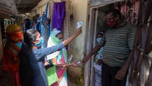 Health care workers during door to door screening of temperature and oxygen level at Kolevery village, Kalina.(Pratik Chorge/Hindustan Times) Health care workers during door to door screening of temperature and oxygen level at Kolevery village, Kalina.(Pratik Chorge/Hindustan Times)