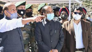 Defence Minister Rajnath Singh along with Himachal Pradesh CM Jai Ram Thakur.(PTI) Defence Minister Rajnath Singh along with Himachal Pradesh CM Jai Ram Thakur.(PTI)