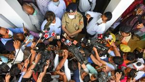 Police personnel speak to media after interacting with the family of the victim in Bool Garhi, Hathras, Uttar Pradesh.(Amal KS/HT PHOTO) Police personnel speak to media after interacting with the family of the victim in Bool Garhi, Hathras, Uttar Pradesh.(Amal KS/HT PHOTO)