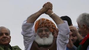 Cleric and leader of Islamist party 'Jamiat Ulema-e-Islam' Maulana Fazlur Rehman.(AP) Cleric and leader of Islamist party 'Jamiat Ulema-e-Islam' Maulana Fazlur Rehman.(AP)