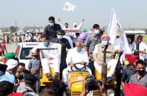 Former Congress president Rahul Gandhi, Punjab CM Captain Amarinder Singh and other party leaders during the ‘kisan bachao yatra’ in Moga district on Sunday.(Sanjeev Kumar/HT) Former Congress president Rahul Gandhi, Punjab CM Captain Amarinder Singh and other party leaders during the ‘kisan bachao yatra’ in Moga district on Sunday.(Sanjeev Kumar/HT)