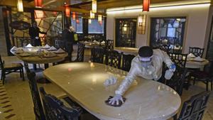 China Gate restaurant staff cleaning and sanitising the restaurant at Bandra ahead of its reopening on Monday.(Satyabrata Tripathy/HT Photo) China Gate restaurant staff cleaning and sanitising the restaurant at Bandra ahead of its reopening on Monday.(Satyabrata Tripathy/HT Photo)