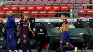 FILE PHOTO: Soccer Football - La Liga Santander - FC Barcelona v Sevilla - Camp Nou, Barcelona, Spain - October 4, 2020. Barcelona’s Sergino Dest comes on as a substitute to replace Jordi Alba. REUTERS/Albert Gea/File Photo(REUTERS) FILE PHOTO: Soccer Football - La Liga Santander - FC Barcelona v Sevilla - Camp Nou, Barcelona, Spain - October 4, 2020. Barcelona’s Sergino Dest comes on as a substitute to replace Jordi Alba. REUTERS/Albert Gea/File Photo(REUTERS)