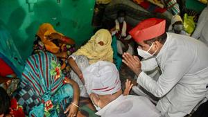 Samajwadi Party leaders meet the family members of a 19-year-old Dalit woman who died after being allegedly gang raped in Hathras.(PTI) Samajwadi Party leaders meet the family members of a 19-year-old Dalit woman who died after being allegedly gang raped in Hathras.(PTI)