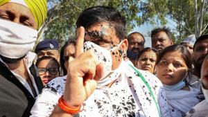 An unknown person threw ink at Aam Aadmi Party (AAP) MP Sanjay Singh in Hathras, Uttar Pradesh where he had gone to meet the family of the 19-year-old who was allegedly gang-raped last month.(PTI) An unknown person threw ink at Aam Aadmi Party (AAP) MP Sanjay Singh in Hathras, Uttar Pradesh where he had gone to meet the family of the 19-year-old who was allegedly gang-raped last month.(PTI)
