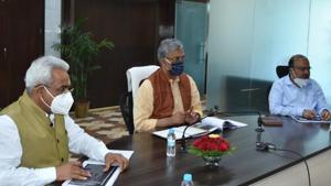CM Trivendra Singh Rawat during the Mahakumbh review meeting with ministers and officials on Tuesday in Dehradun.(HT Photo) CM Trivendra Singh Rawat during the Mahakumbh review meeting with ministers and officials on Tuesday in Dehradun.(HT Photo)