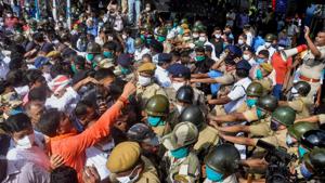 BJP supporters clash with police personnel in Kolkata during a protest on Monday against the murder of party leader Manish Shukla.(PTI)