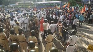 Police set up barricades to block Bharatiya Janata Party supporters gathered outside NRS Hospital in Kolkata where the post mortem was conducted on the body of BJP councilor Manish Shukla on Monday.(Samir Jana/HT PHOTO) Police set up barricades to block Bharatiya Janata Party supporters gathered outside NRS Hospital in Kolkata where the post mortem was conducted on the body of BJP councilor Manish Shukla on Monday.(Samir Jana/HT PHOTO)