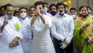 Lok Janshakti Party (LJP) chief Chirag Paswan along with party leaders after virtually walking out of the National Democratic Alliance in Bihar.(PTI) Lok Janshakti Party (LJP) chief Chirag Paswan along with party leaders after virtually walking out of the National Democratic Alliance in Bihar.(PTI)