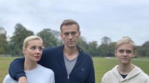 In this photo posted on the Instagram account of Russian opposition leader Alexei Navalny on Tuesday, Oct. 6, 2020, Navalny, center, poses for a photo with his wife Yulia and their son Zahar in an unknown location in Germany.(AP) In this photo posted on the Instagram account of Russian opposition leader Alexei Navalny on Tuesday, Oct. 6, 2020, Navalny, center, poses for a photo with his wife Yulia and their son Zahar in an unknown location in Germany.(AP)