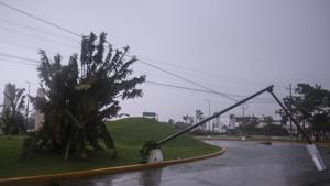 A lamp post leans over a street due to the passing of Hurricane Delta in Cancun, Mexico(AP) A lamp post leans over a street due to the passing of Hurricane Delta in Cancun, Mexico(AP)