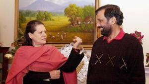 In this Dec. 31, 2003, file photo Congress President Sonia Gandhi with Lok Jan Shakti Party President Ram Vilas Paswan at Paswan's residence in New Delhi. Paswan passed away on Thursday evening, Oct. 8, 2020.(PTI) In this Dec. 31, 2003, file photo Congress President Sonia Gandhi with Lok Jan Shakti Party President Ram Vilas Paswan at Paswan's residence in New Delhi. Paswan passed away on Thursday evening, Oct. 8, 2020.(PTI)