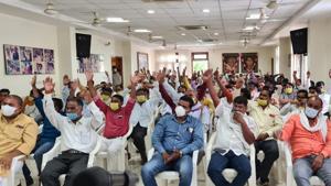 A meeting of the Brahmin community members held under the chairmanship of BSP national general secretary SC Mishra.(HT Photo) A meeting of the Brahmin community members held under the chairmanship of BSP national general secretary SC Mishra.(HT Photo)