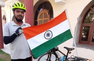 An engineering drop-out from Sonepat’s Gohana block, Neeraj Prajapati, has cycled more than 18,500km in Haryana, Punjab and Rajasthan.(HT PHOTO) An engineering drop-out from Sonepat’s Gohana block, Neeraj Prajapati, has cycled more than 18,500km in Haryana, Punjab and Rajasthan.(HT PHOTO)